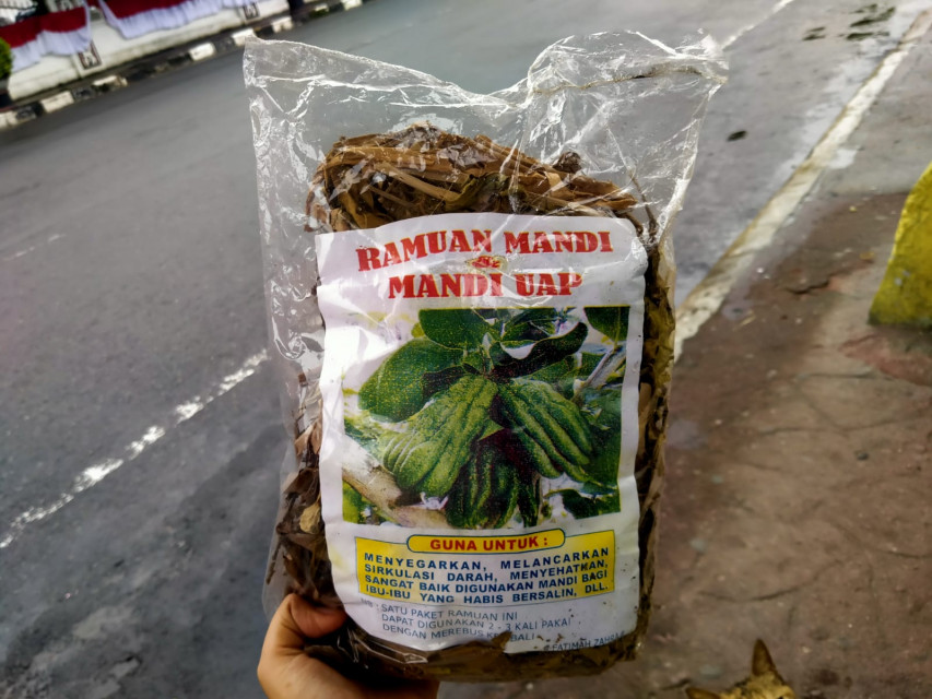 Ramuan Mandi Uap Oukup Dipercaya Bisa Bunuh Virus Covid 19 Pematang 