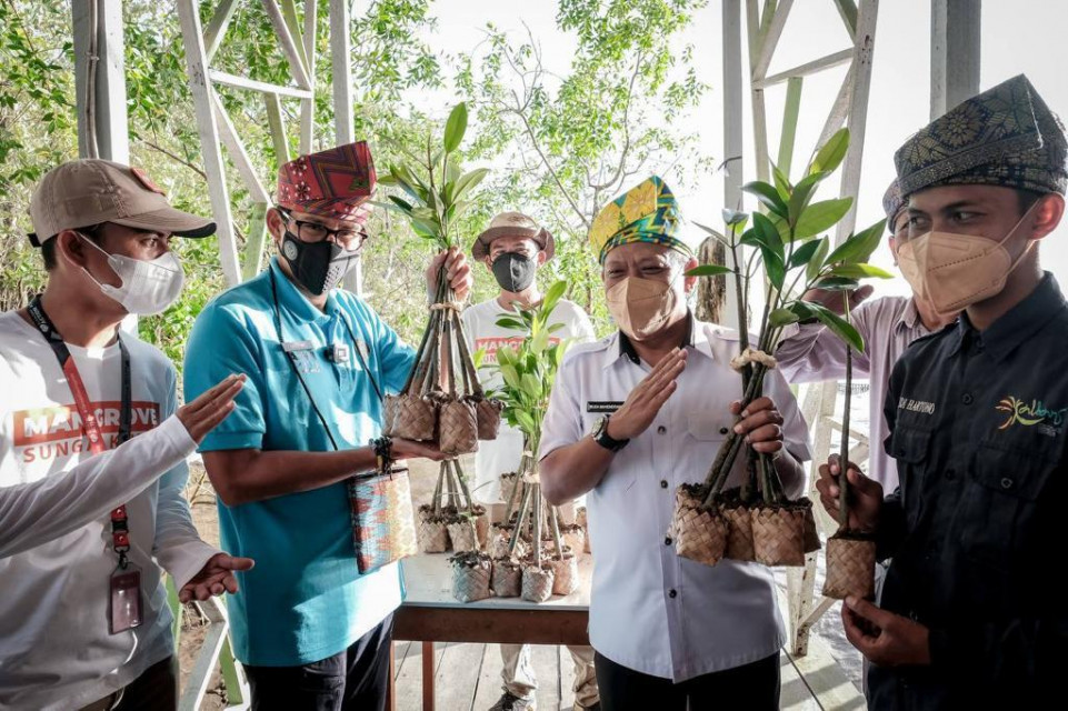 Mengembangkan Ekowisata: Pengembangan Desa Agroindustri Berbasis Komoditas Unggulan