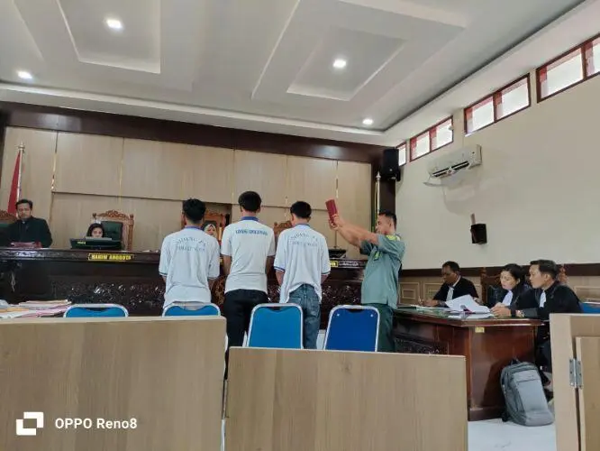 Didakwa Bakar 3 Rumah, 3 Terdakwa Mengaku Terima Upah dari DPO