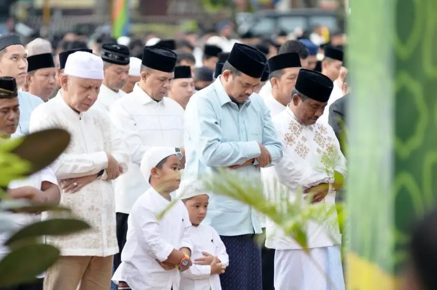Gubernur Bobby Nasution Salat Iduladha Bersama Ribuan Warga Binjai, Pemprov Sumut Salurkan 167 Hewan Kurban