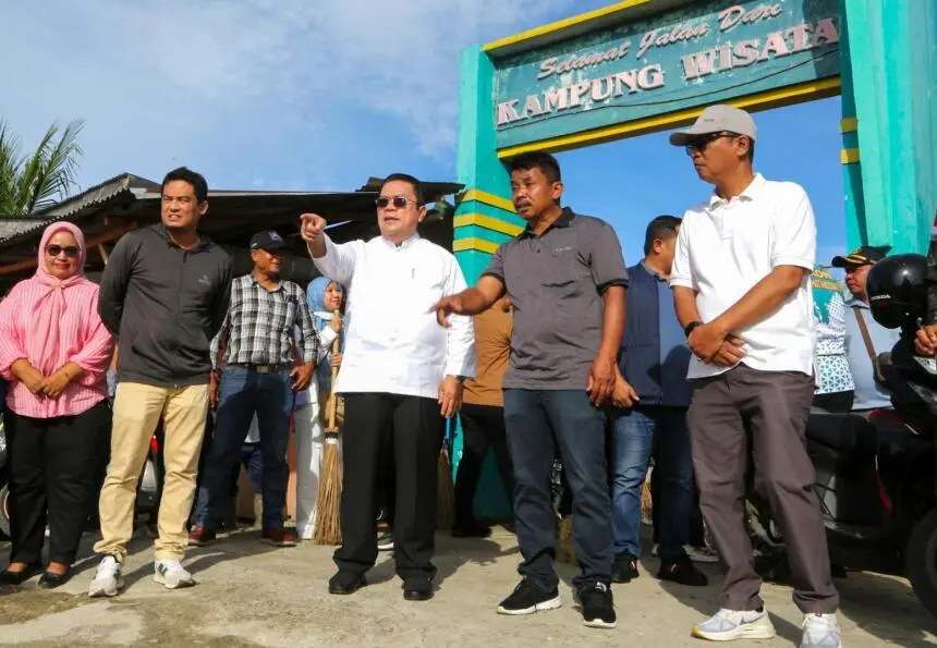 Wali Kota Wesly Galakkan Jumpa Berlian, Bersihkan Drainase di Bah Sorma