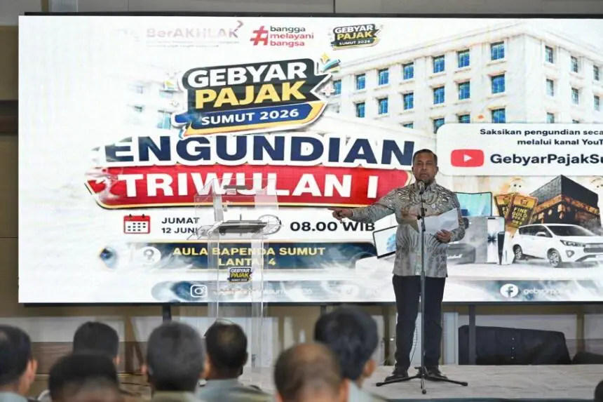 Gubernur Sumatera Utara (Sumut) Muhammad Bobby Afif Nasution melepas peserta kategori 100K pada ajang Trail of The Kings Ultra-Trail du Mont-Blanc (UTMB) di Pangururan, Kabupaten Samosir