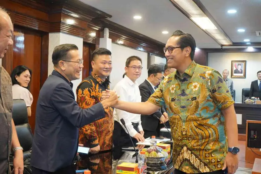 Rico Waas Tawarkan Kerja Sama Pendidikan dan Pengolahan Sampah Jadi Energi kepada Qingyuan