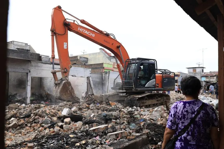 Tahapan Pembangunan, Pemko Siantar Robohkan Bangunan Pasar Dwikora yang Terbakar