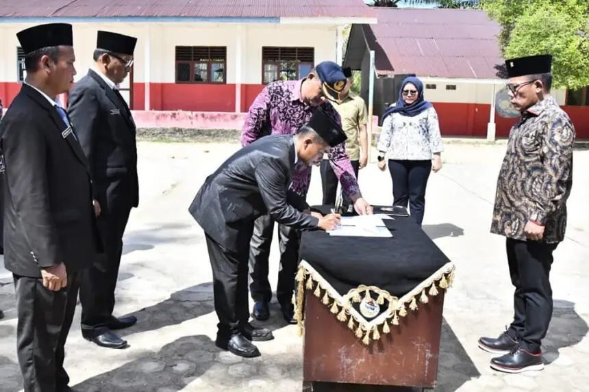Bupati Masinton Lantik 71 Kepala Sekolah di Tapteng