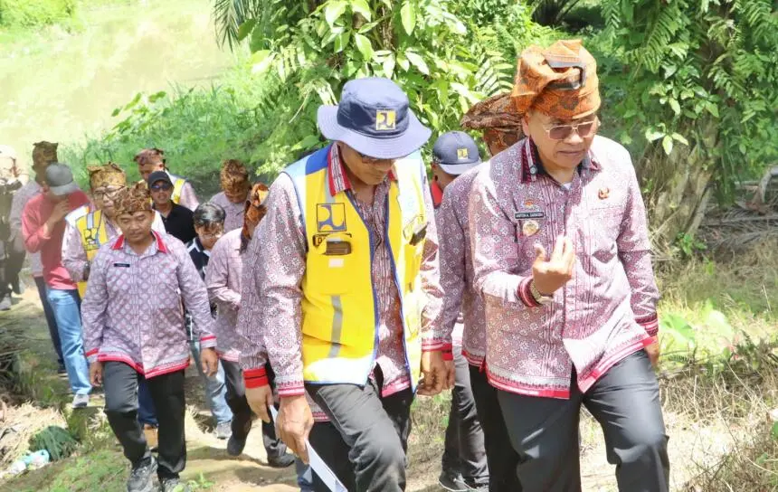 Bupati Anton Janji Perbaiki Bendungan Bahilang yang Rusak Akibat Banjir Bandang