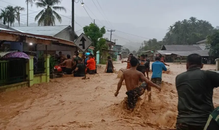 Banjir Rendam Empat Kecamatan di Tapteng, BPBD Evakuasi Warga
