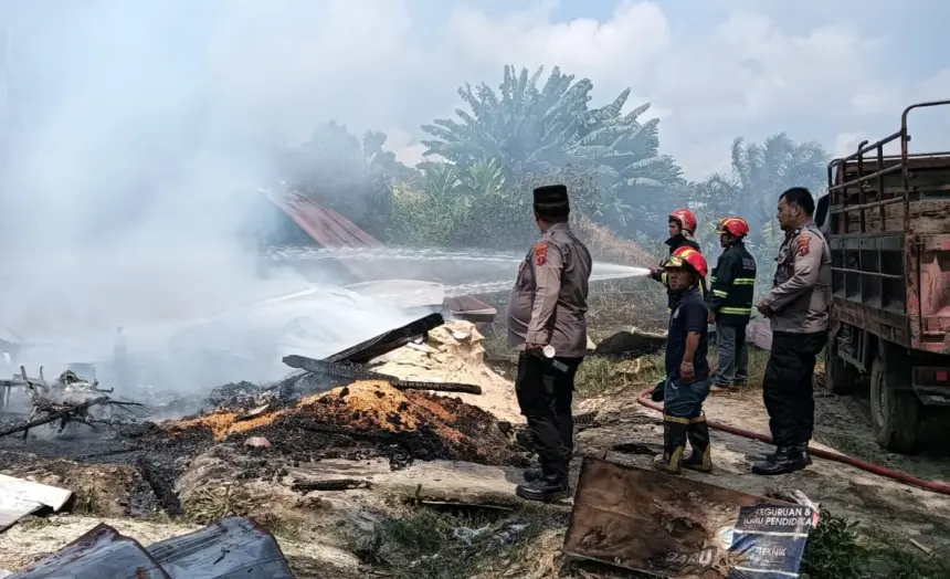 Ditinggal Pemiliknya, Rumah di Siantar Sitalasari Terbakar Rata dengan Tanah