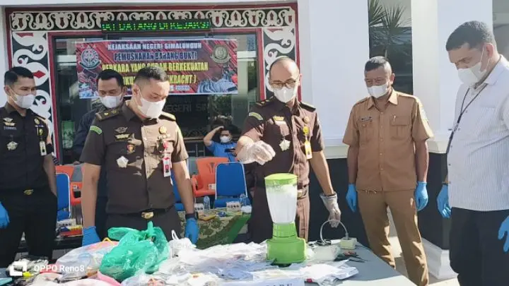 Kejari Simalungun Musnahkan Barang Bukti 106 Perkara