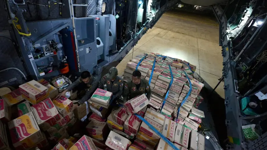 Seskab Teddy: Atas Instruksi Presiden, 253 Ton Logistik Telah Dikirim ke NTT