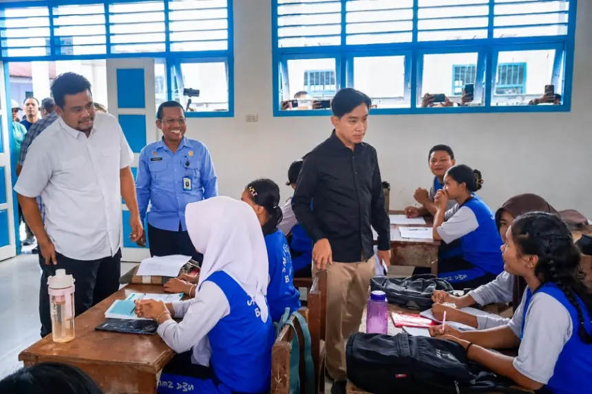 Gubernur Bobby Dampingi Wapres Gibran Tinjau Progres Rehabilitasi dan Rekonstruksi SMAN 1 Barus