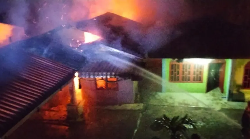 Kebakaran Hanguskan Dua Rumah di Parlilitan, Kerugian Capai Rp300 Juta