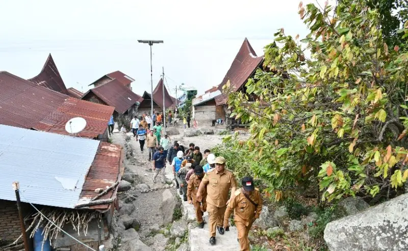Bupati Samosir Wujudkan Penantian Puluhan Tahun Warga, Pembangunan Jaringan Listrik Desa Hasinggaan Ditargetkan Rampung Sebelum Natal