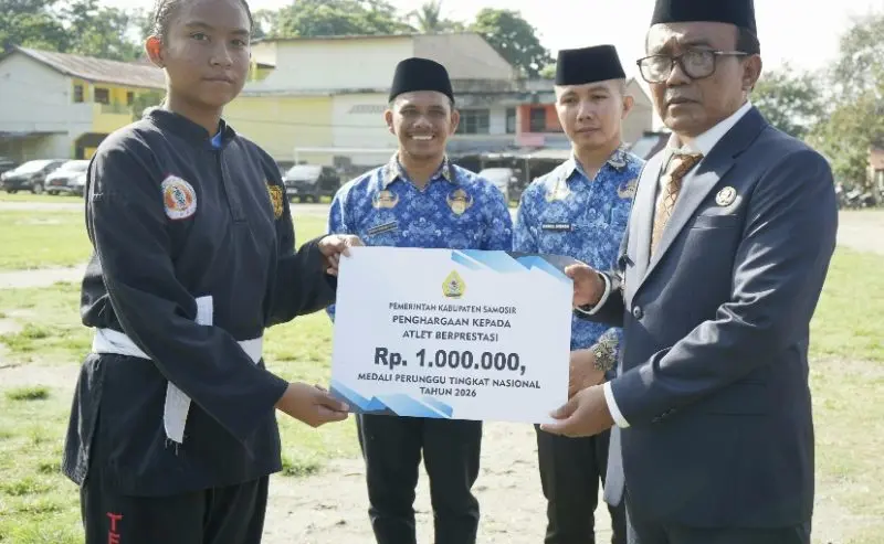 Pemkab Samosir Peringati Haornas ke-43, Wabup Ariston Serahkan Penghargaan kepada Atlet dan Pelatih Berprestasi