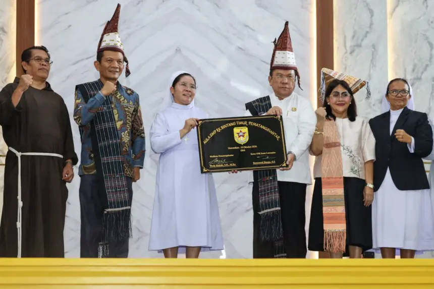 Wali Kota Wesly Teken Prasasti Aula SMP Bintang Timur