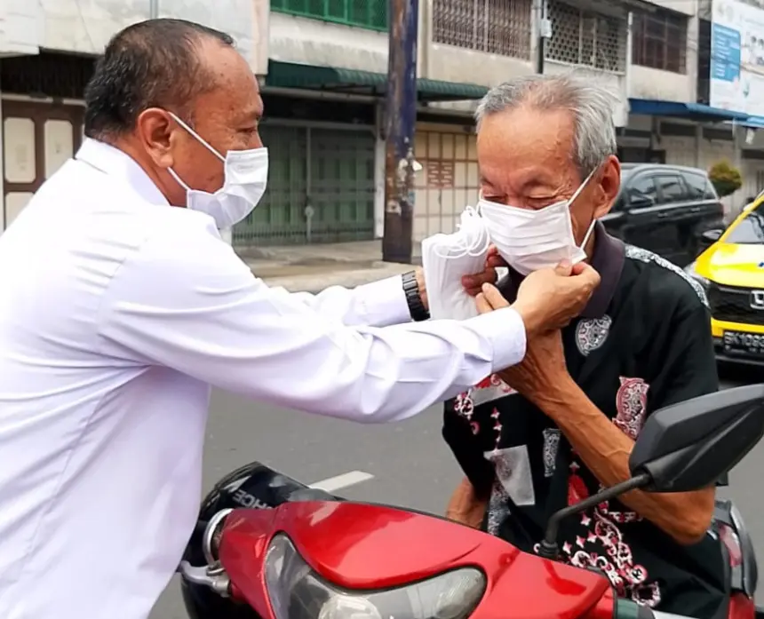Dinkes Pematangsiantar Bagikan Masker dan Beri Tips Kesehatan Akibat Asap Karhutla