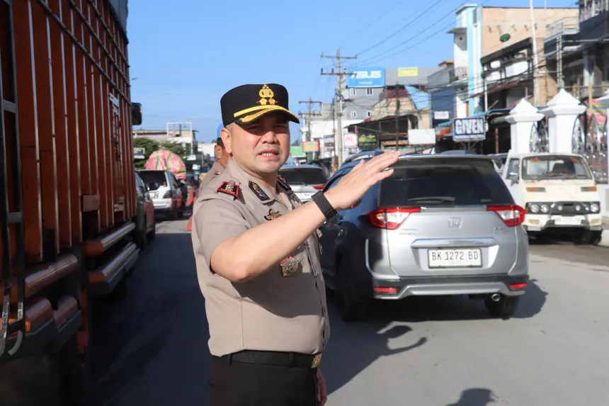 Kapolres Humbahas Pimpin Pengaturan Lalu Lintas Pagi