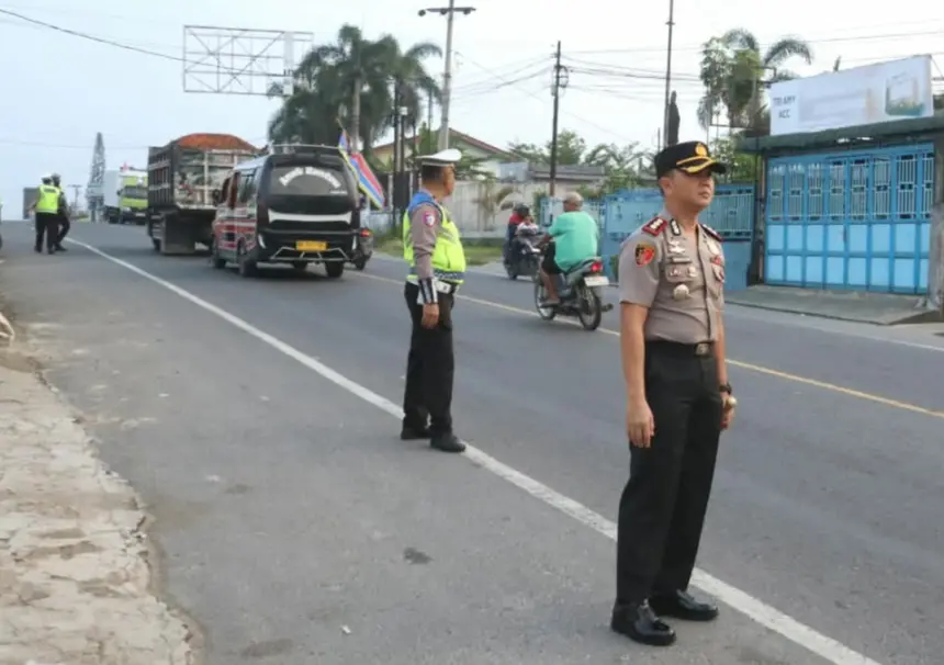 Kapolres Simalungun Pengatran Lalu lintas di Jalur Siantar–Medan