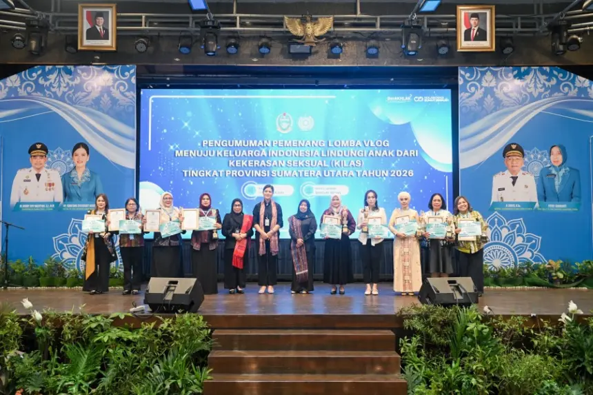 Kahiyang Ayu Serahkan Penghargaan kepada 9 Daerah Pemenang Lomba Vlog KILAS