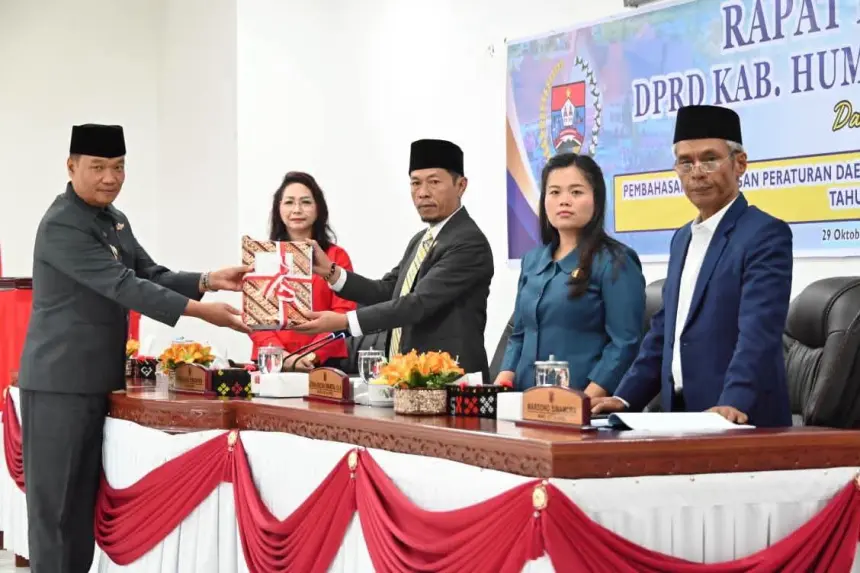 Bupati Oloan Sampaikan Nota Pengantar R.APBD 2027 Humbahas Rp855,54 Miliar