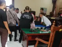 Terdakwa Kasus Cabul Pingsan Usai Jaksa Bacakan Dakwaan di PN Simalungun