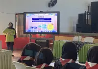 Fakultas Farmasi UI Tingkatkan Literasi Kesehatan Reproduksi Remaja Di Smp Negeri 1 Cluring Banyuwangi