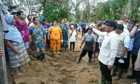 Gubernur Bobby Nasution Temui Langsung Warga Korban Banjir di Tapteng