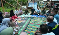 Gubernur Bobby Nasution Buka Puasa Perdana Ramadan Bersama Warga di Hunian Korban Banjir Sorkam