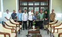Pj Sekdaprov Sumut Terima Laporan Kinerja Komisi Informasi Tahun 2025