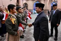Kehangatan di Bulan Ramadan, Diaspora Indonesia Sambut Kedatangan Presiden Prabowo di Abu Dhabi
