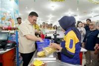 Mendag Kunjungi Ritel Modern Baji Pamai Supermarket Makassar