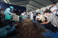 Mendag Melakukan Pelepasan Ekspor 75 Ton Rumput Laut ke Tiongkok