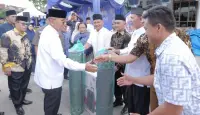 Bupati Anton Buka Puasa Bersama Warga di Sidamanik