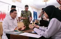 Dipimpin Presiden, Menhan Tunaikan Zakat di Istana Negara