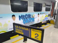 Gubernur Bobby  Lepas Pemudik Gratis Program Lebaran di Stasiun Medan