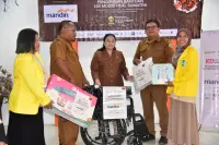 Pemkab Tapteng Terima Bantuan Alat Kesehatan dari ILUNI UI