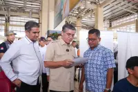 Menaker Yassierli Tinjau Posko Peduli K3 Mudik, Pastikan Awak Angkutan Sehat demi Mudik Aman
