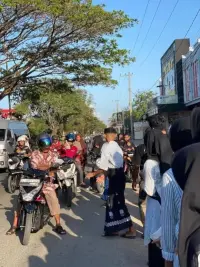 Siswa Sekolah Rakyat Aceh Besar Bagikan Takjil Gratis