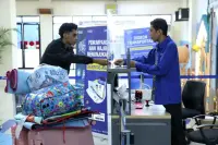 Pastikan Standar Layanan Terpenuhi, Wamen PANRB Cek Angkutan Umum di Bandara dan Pelabuhan