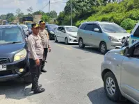 Kapolres Simalungun Turun Urai Kemacetan Arus Balik di Jalur Toba-Parapat