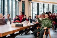 Halalbihalal Gus Ipul dan Seluruh Cleaning Service Kemensos Nyanyikan “NKRI Harga Mati”