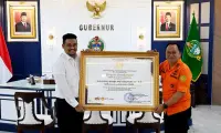 Terima Piagam Penghargaan, Gubernur Dukung Pendirian Balai Latihan Mitigasi Bencana dari Basarnas