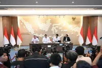 Beranda Tentang Kami Produk Hukum Berita &amp; Artikel Informasi &amp; Layanan Publik Pemerintah Pastikan Harga BBM Subsidi Tidak Naik, APBN 2026 Tetap Terjaga