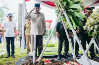 Menhan RI Hadiri Pemakaman Mayjen TNI (Purn) Tayo Tarmadi di TMP Cikutra Bandung