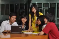 UI Terapkan Skema Kerja Fleksibel WFO–WFH Untuk Dukung Transformasi Budaya Kerja Dan Efisiensi Energi.