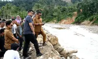 Percepat Rekonstruksi Pascabencana, Gubernur Bobby Nasution Tinjau Tanggul Sungai Badiri
