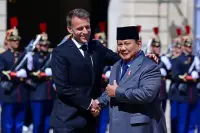 Presiden Prabowo Disambut Pasukan Kehormatan di Istana Élysée, Perkuat Hubungan Indonesia–Prancis