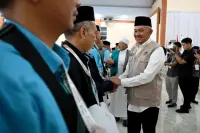 Lepas Kloter 1 Jemaah Haji Sumut, Sekdaprov: Jadilah Cerminan Terbaik Daerah di Tanah Suci