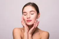 Kulit Terlihat Kusam Meski Sudah Skincare-an? Ini Rahasia Tampil Fresh Tanpa Berlebihan