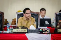 Rico Waas Hadiri Paripurna DPRD, Umumkan Pergantian Wakil Ketua dari PKS